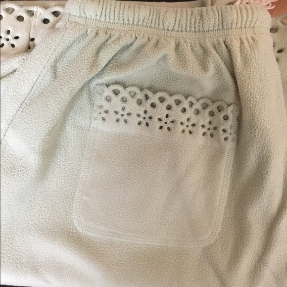 TJ Max green M 2 piece pajama set w/cutoff detail - Picture 12 of 15